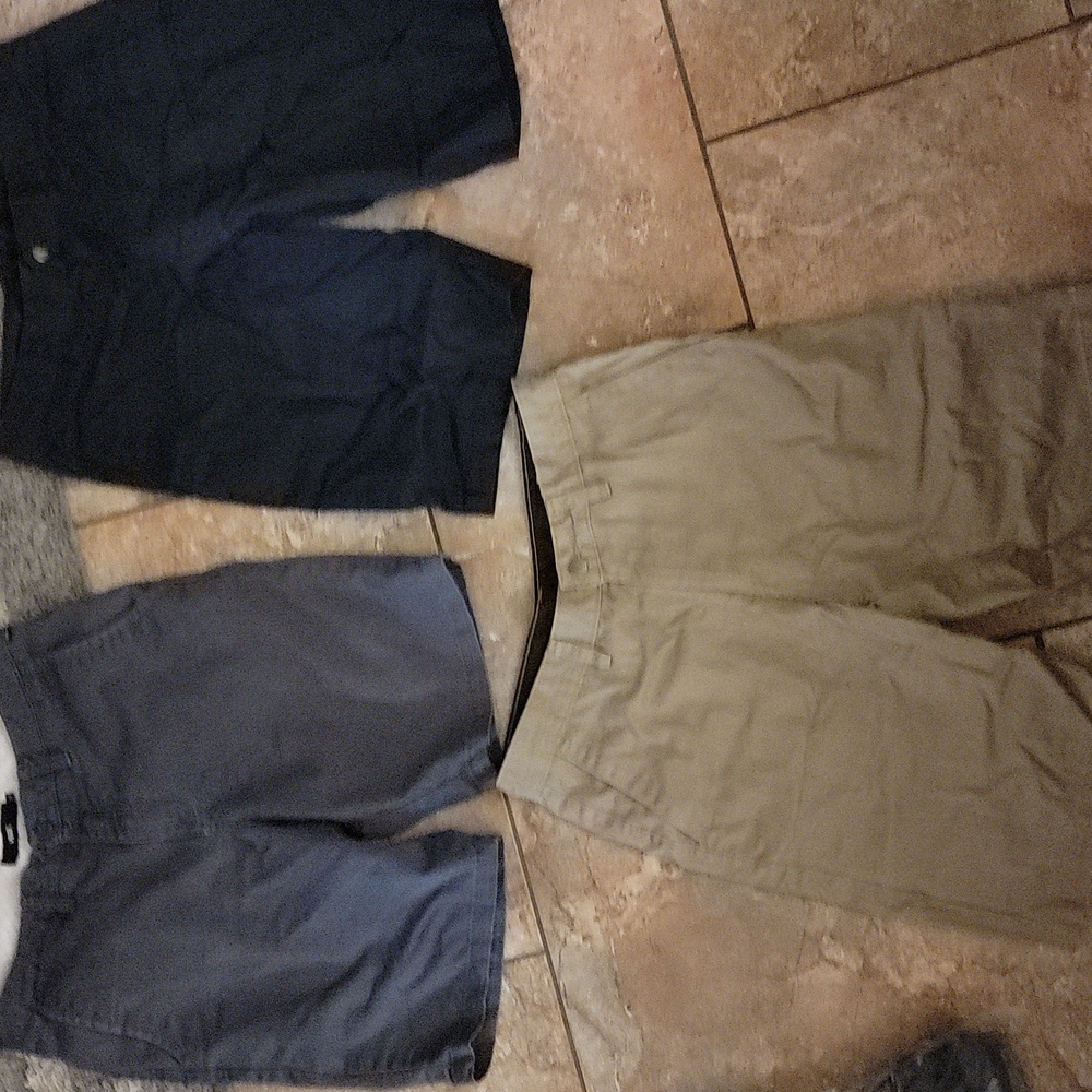 Bundle Volcom black and khaki shorts, Vans Gray 32 men